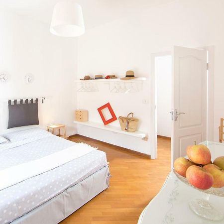 Biba Casa Vacanze โอเมญา ภายนอก รูปภาพ
